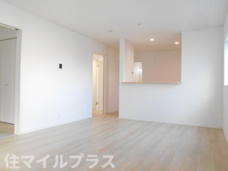 【居間・リビング】 | 郡山市富久山町福原新築一戸建て8棟 | ゆったり過ごせるリビングです