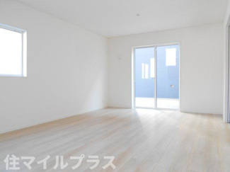 【居間・リビング】 | 郡山市富久山町福原新築一戸建て8棟 | こちらの居間で趣味の時間をお楽しみください