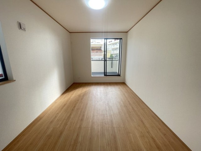 【洋室】 | 沖縄市南桃原（全2棟） | A号棟　洋室7.12帖＋WIC＋フリールーム付き♪