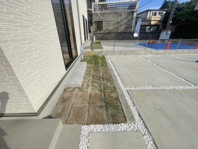 【庭】 | 沖縄市南桃原（全2棟） | A号棟　綺麗な芝が植えてあります♪