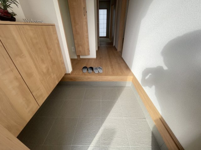 【玄関】 | 沖縄市南桃原（全2棟） | A号棟　十分なスペースの玄関♪