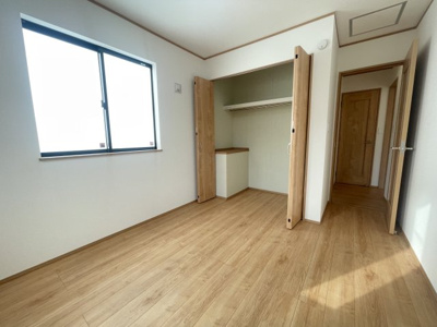 【洋室】 | 沖縄市南桃原（全2棟） | A号棟　洋室5.75帖＋CL付き♪