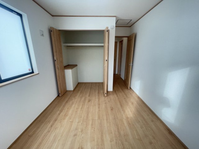 【洋室】 | 沖縄市南桃原（全2棟） | A号棟　洋室5.75帖＋CL付き♪