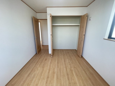 【洋室】 | 沖縄市南桃原（全2棟） | A号棟　洋室5.25帖＋CL付き♪