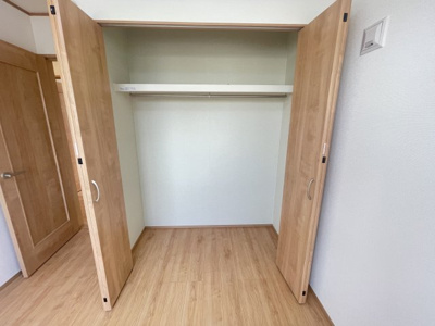 【収納】 | 沖縄市南桃原（全2棟） | A号棟　洋室5.25帖＋CL付き♪