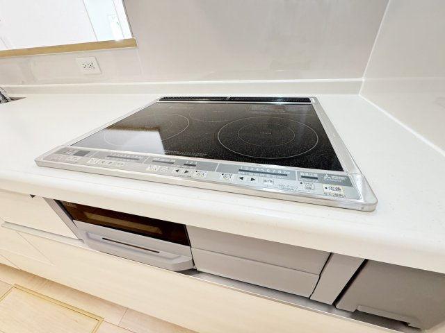 耐震+制震の家 高屋町：住宅性能取得物件 3号棟の居間・リビング|広々ＬＤＫ 
