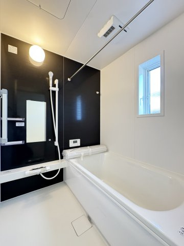 耐震+制震の家 高屋町：住宅性能取得物件 3号棟のキッチン|安全安心IHクッキングヒーターお手入れ楽々！