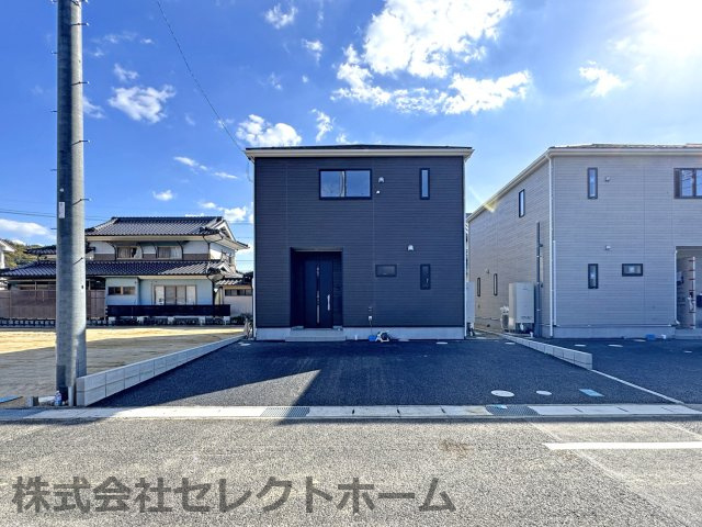 耐震+制震の家 高屋町：住宅性能取得物件 3号棟の完成予想図|★先着順販売受付開始！
◎耐震+制震の家 高屋町：住宅性能取得物件 3号棟
★子育てグリーン住宅：40万円交付対象物件
◎高屋小学校徒歩14分
◎ゆめタウン小徒歩8分
◎子守唄の里高屋駅徒歩5分