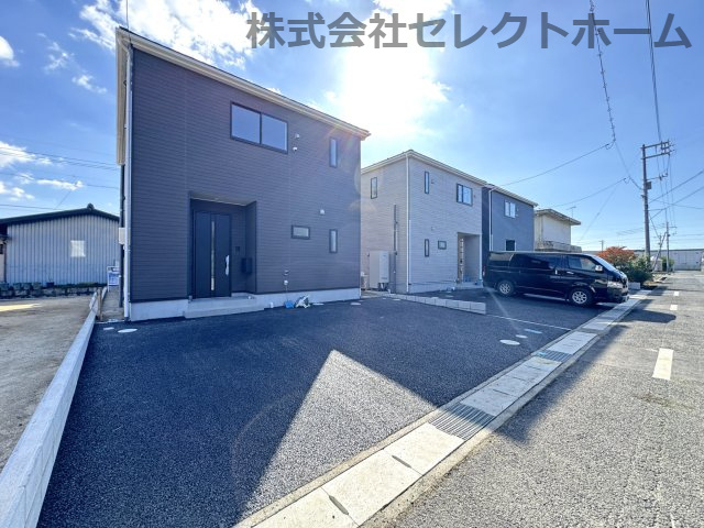 耐震+制震の家 高屋町：住宅性能取得物件 3号棟の前面道路含む現地写真|★先着順販売受付開始！
◎耐震+制震の家 高屋町：住宅性能取得物件 3号棟
★子育てグリーン住宅：40万円交付対象物件
◎高屋小学校徒歩14分
◎ゆめタウン小徒歩8分
◎子守唄の里高屋駅徒歩5分