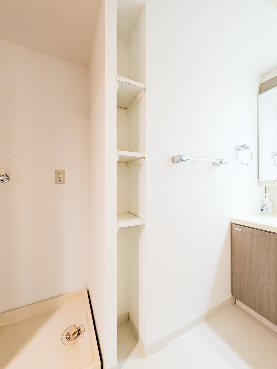 グランドメゾン神戸本山の間取り|2LDK、価格4,080万円、専有面積65.66m2、バルコニー面積9.98m2 
北西角部屋の回しバルコニーが特徴的なお部屋になっております。