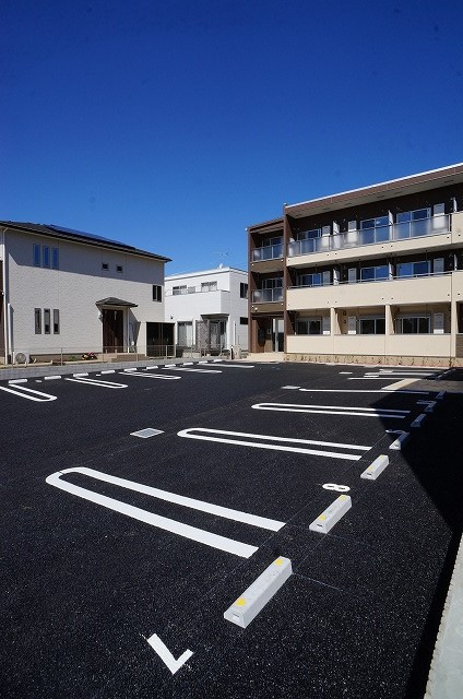 ララトマートBの駐車場