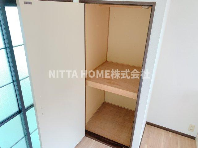 ファミールコーポ高屋8の収納|全居室収納スペース付きです★