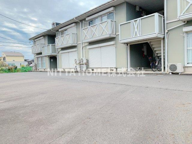 ファミールコーポ高屋8の駐車場|敷地内に駐車場も完備◎