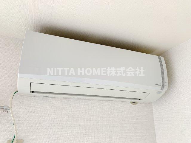 ファミールコーポ高屋8の和室|エアコンがついている和室です◇