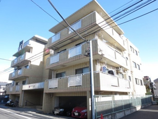 【外観】 | 穏やかな風と陽光を導き、プライバシーに配慮された設計プランを採用し、居住性を一段と心地よいものにしています。