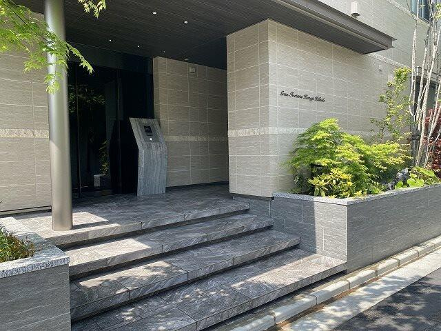 グランフォルトゥーナ羽根木ヒルサイドのエントランス|清潔なエントランスです
