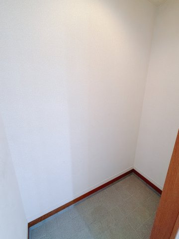 【中古戸建】高崎市三ツ寺町の収納|■SIC｜S.I.Cはスペースが効率よく使える可動棚仕様！大きめのベビーカーやブーツ、平らなサンダルなど用途に合わせて段の高さが変えられます