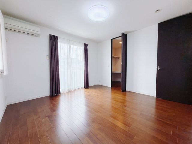 【中古戸建】高崎市三ツ寺町の洋室|■2階洋室｜子供部屋のメリットは「自立心を養うことができる」「自分で整理整頓できるようになる」そして、お子様が成長した際には「プライバシーを確保できる」といい事だらけ♪