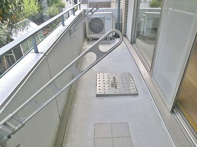 ＬＡＮＡＩ　ＣＯＵＲＴ　２５のバルコニー|バルコニーあります。