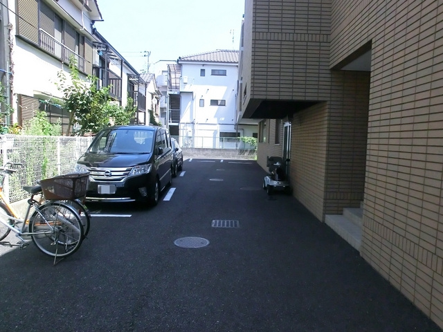 ＬＡＮＡＩ　ＣＯＵＲＴ　２５の駐車場|敷地内駐車場です！