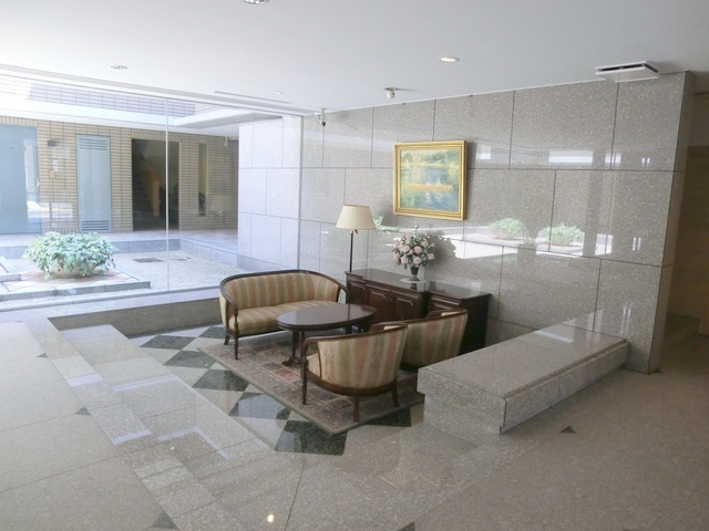 ＬＡＮＡＩ　ＣＯＵＲＴ　２５のロビー|オシャレなエントランス！