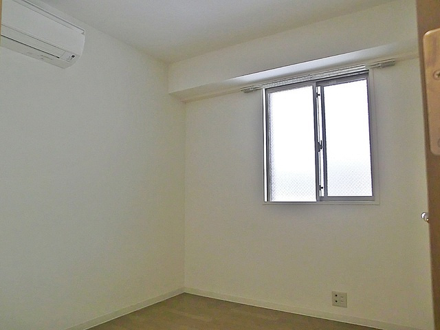 ＬＡＮＡＩ　ＣＯＵＲＴ　２５の洋室|４.３帖の洋室です。