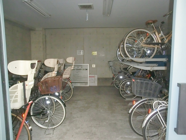 ＬＡＮＡＩ　ＣＯＵＲＴ　２５のその他共用部分|屋根付き駐輪スペース！