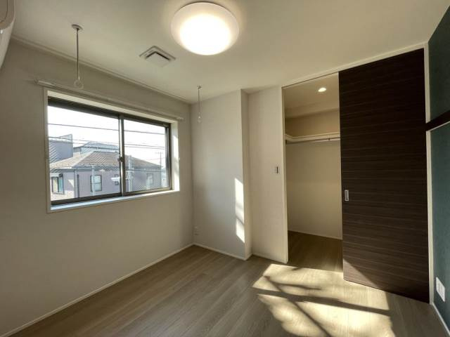 TODOROKI-EN PLUSの洋室|大容量のウォークインクローゼット付き♪