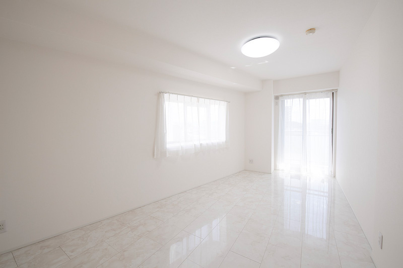 SXLマンション長居の洋室|お部屋の台形を活かして家具の配置を楽しんでください