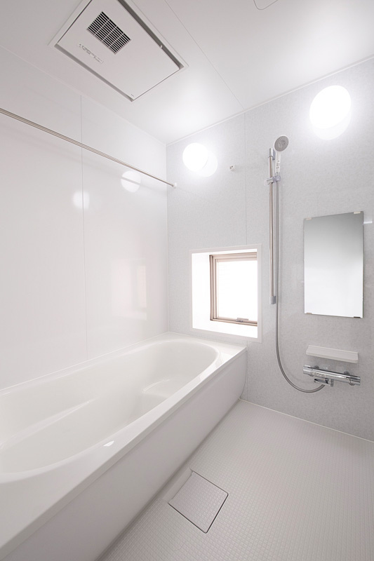 SXLマンション長居の浴室|1618サイズの大きめの浴室
暖房乾燥機付でカビの心配なし