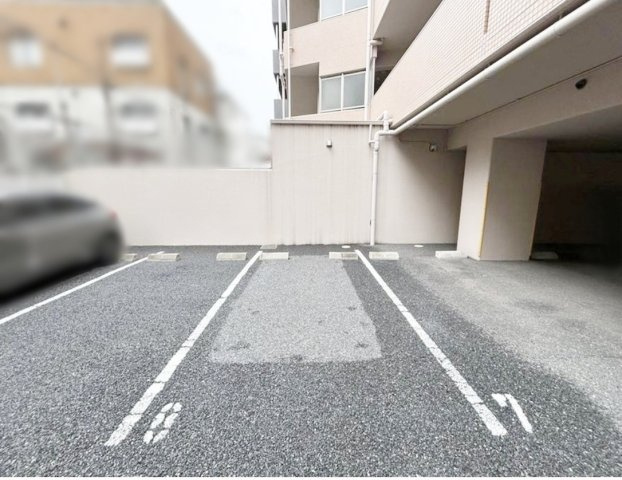 SXLマンション長居の駐車場|マンションではめずらしい、無料で平面駐車場使用可