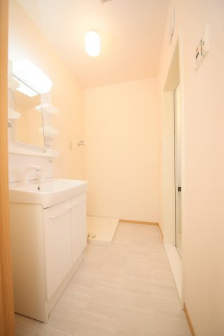 リビングタウンかじま台Ⅱ　Ａの洗面所|広い洗面スペース