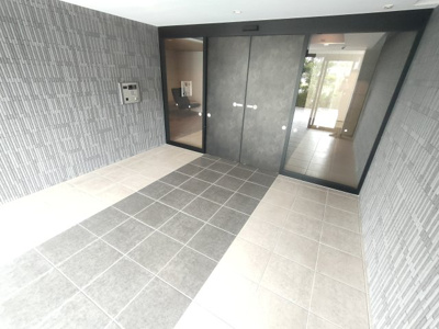 【エントランス】 | スタシオンヴィラシゲンド | ゆとりのあるエントランスです