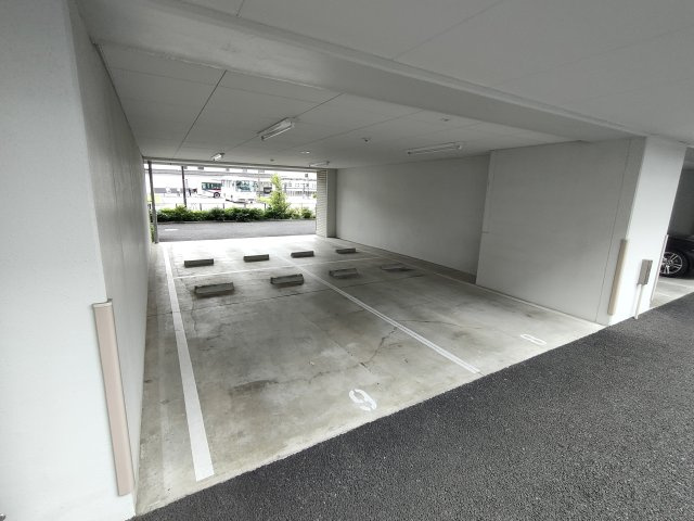 スタシオンヴィラシゲンドの駐車場|カースペースがあります