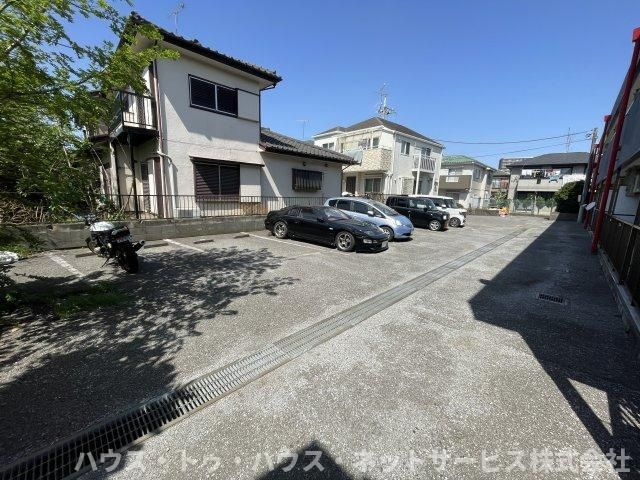 クレール南柏の駐車場