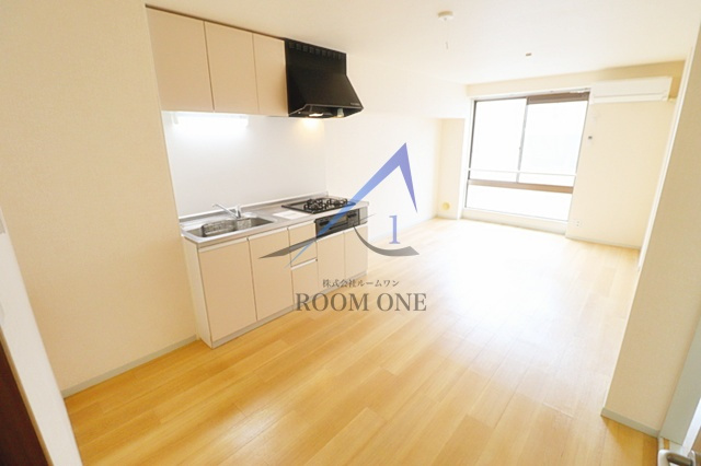 ビラ・ジュニペラス　B棟の居間・リビング|洋室のお部屋です。