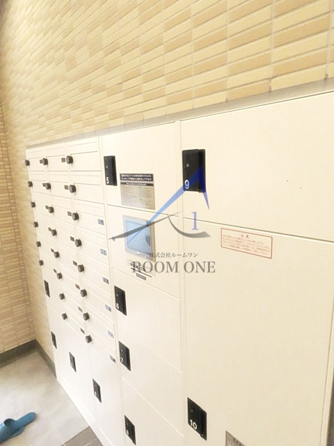 リブリ・レジデンス三ノ輪のその他共用部分|集合ポストと宅配ボックスです。