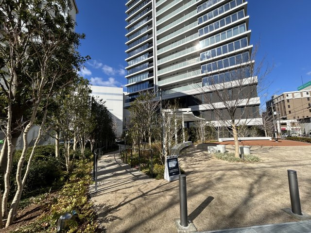 Brillia Tower箕面船場　TOP OF THE HILLの外観