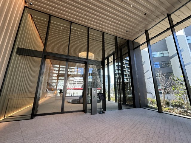 Brillia Tower箕面船場　TOP OF THE HILLのエントランス