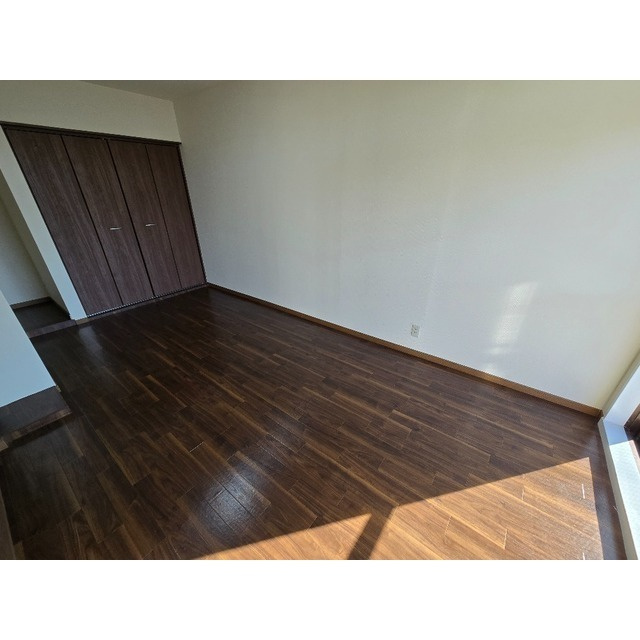 イイダコーポの洋室