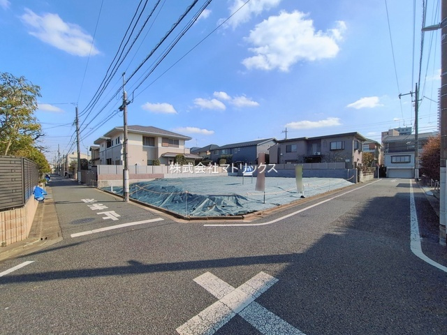 練馬区東大泉3丁目　旧将校住宅エリア　綺麗な街並みの限定3区画の前面道路含む現地写真