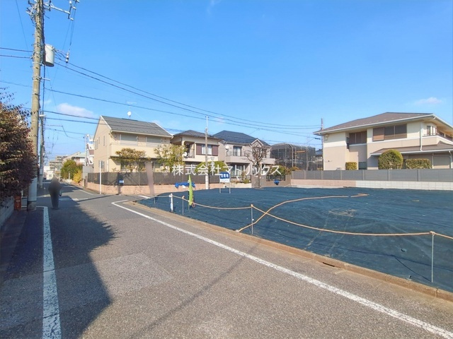 練馬区東大泉3丁目　旧将校住宅エリア　綺麗な街並みの限定3区画の前面道路含む現地写真