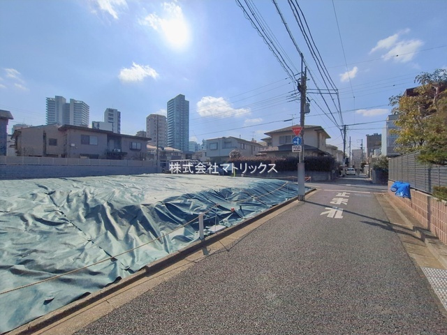 練馬区東大泉3丁目　旧将校住宅エリア　綺麗な街並みの限定3区画の前面道路含む現地写真
