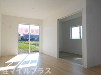 【居間・リビング】 | 郡山市御前南5丁目新築一戸建て２棟 | 居間です