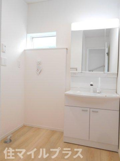 【独立洗面台】 | 郡山市御前南5丁目新築一戸建て２棟 | 独立洗面台あり、毎朝おしゃれに忙しい女性の方におすすめです