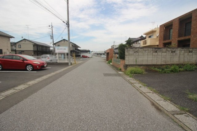 小山市神鳥谷4丁目の前面道路含む現地写真|南西側道路