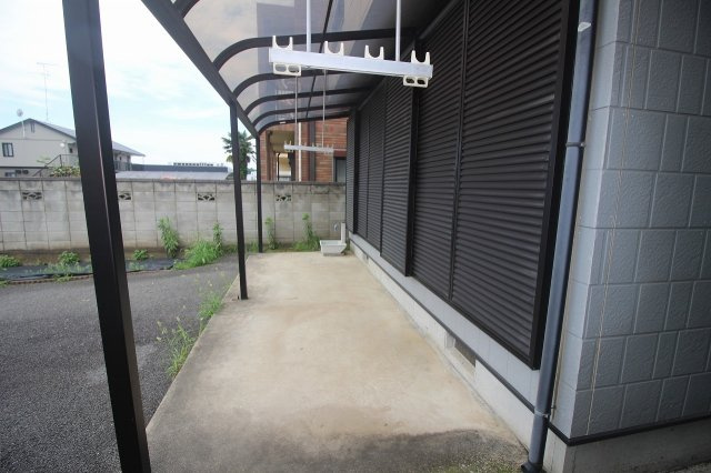 小山市神鳥谷4丁目の外観|洗濯物干しスペースも完備！