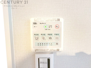 暖房機能があるため、冬場でも温かい浴室で入浴でき、乾燥機能があるため、水気を素早く取り除けます。また、換気機能があるため、湿気を素早く排出してカビや雑菌の発生を防ぐことができます。