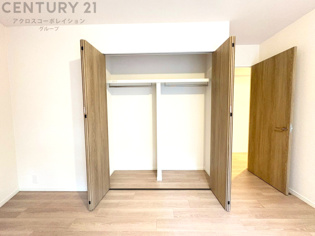 衣類やアクセサリー、小物類の収納が便利で整理整頓がしやすく、部屋の美観を保ちつつ、スペースを最大限に活用できます。衣服のしわやダメージを防ぎ、長持ちさせることができます。