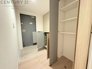 玄関収納付きの玄関です　家族皆様の履物をしっかり収納できます